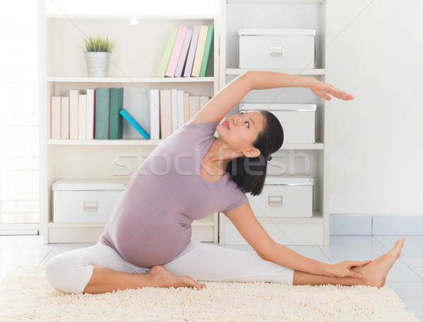 Femme méditation yoga maison grossesse [[stock_photo]] © szefei