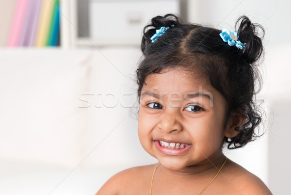 Retrato pequeno indiano menina sorridente asiático Foto stock © szefei