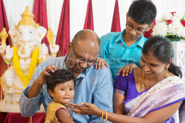 Portret traditional indian familie părinţi copii Imagine de stoc © szefei