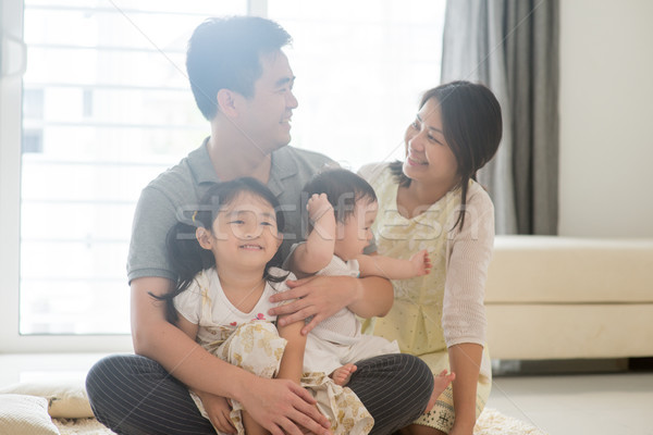 Stockfoto: Gelukkig · asian · ouders · kinderen · vergadering