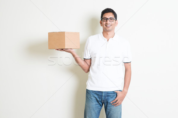 Kurier usługi indian człowiek uśmiechnięty Zdjęcia stock © szefei