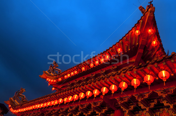 Budista templo vermelho chinês lanternas exibir Foto stock © szefei