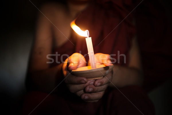 Kicsi szerzetes áldás tart gyertyafény férfi Stock fotó © szefei
