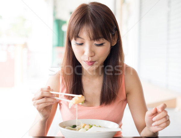 Essen Nudeln asian Mädchen Knödel chinesisch Stock foto © szefei