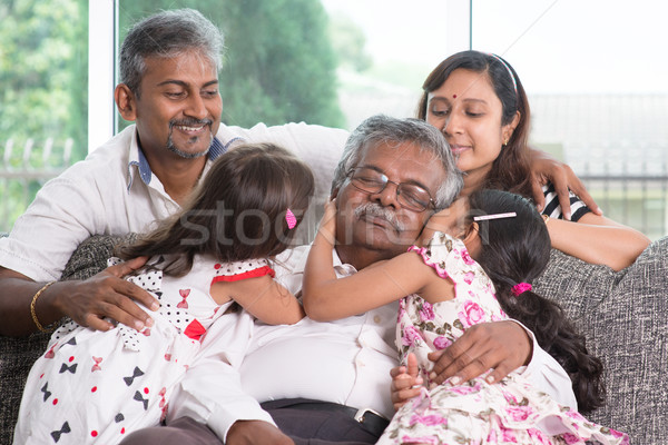 Générations indian portrait de famille maison de famille asian personnes Photo stock © szefei