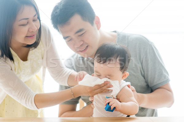 Orrot fúj papírzsebkendő anya baba orr papír Stock fotó © szefei