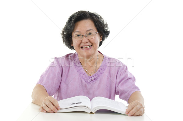 Foto stock: Sabio · altos · adulto · mujer · lectura · libro