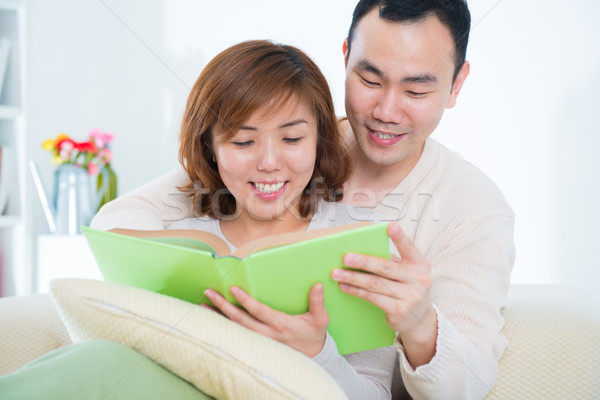 Stockfoto: Asian · paar · lezing · boek · mooie · liefhebbend