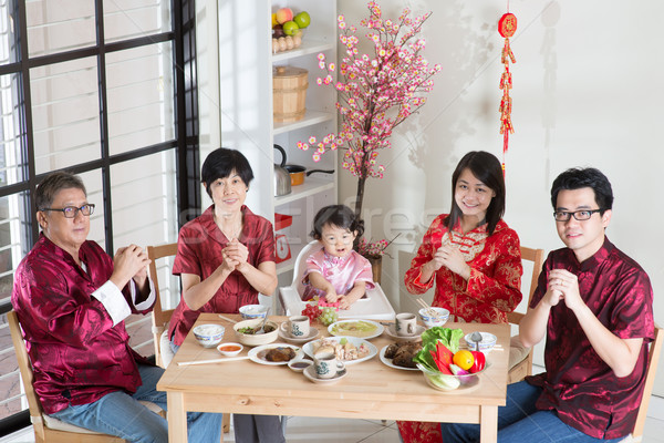 Anul nou chinezesc familie reuniune cină fericit asiatic Imagine de stoc © szefei