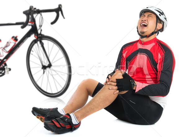 Kolano ból asian rowerzysta w dół rowerów Zdjęcia stock © szefei
