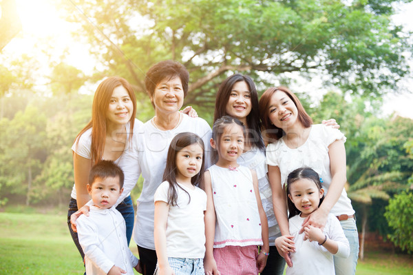 Grupo asiático gerações família feliz retrato de família Foto stock © szefei