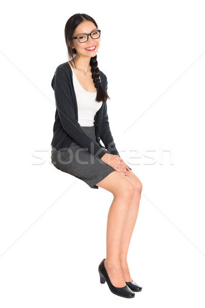 Jonge asian meisje vergadering portret Stockfoto © szefei