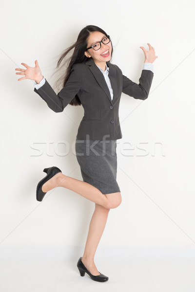 Asya iş kadını heyecanlı ayakta Stok fotoğraf © szefei