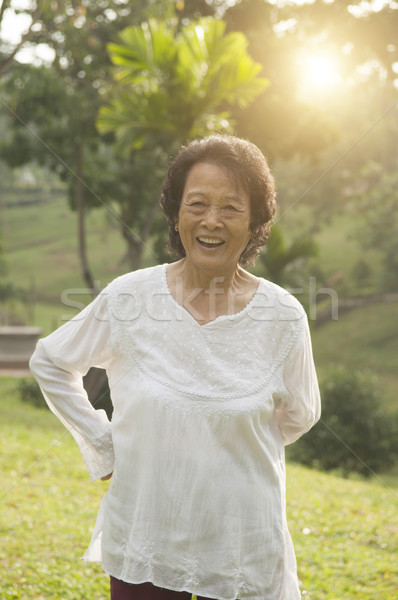 Stock foto: Asian · Senioren · Frau · Ausübung · Freien · Porträt