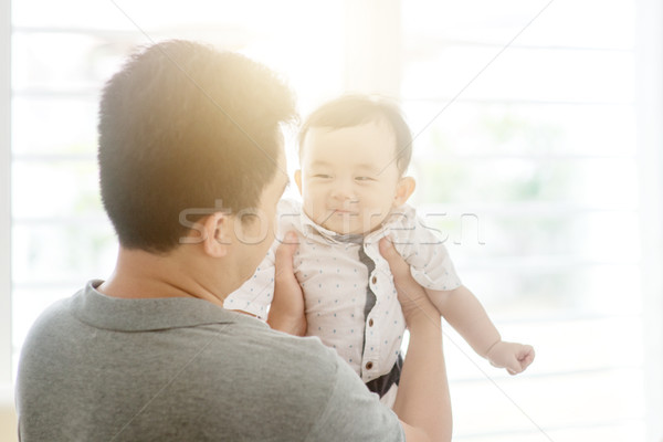 Padre bebé hijo feliz Asia Foto stock © szefei