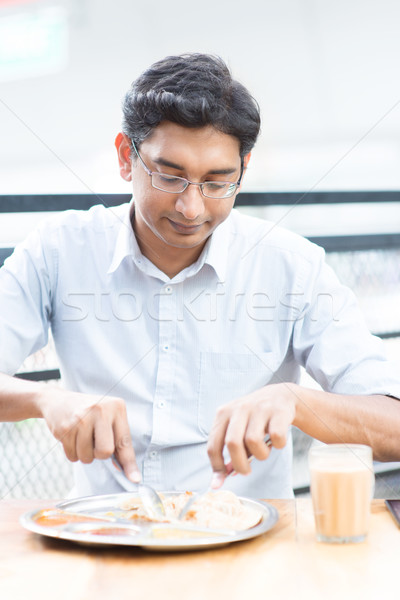 Bel homme manger alimentaire cafétéria asian indian Photo stock © szefei