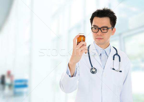 Asian arts drugs binnenkant ziekenhuis mannelijke Stockfoto © szefei
