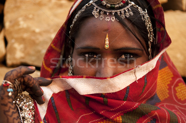 Indian Frau traditionellen bedeckt Gesicht Mädchen Stock foto © szefei