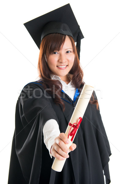 Afgestudeerde student tonen afstuderen diploma portret Stockfoto © szefei