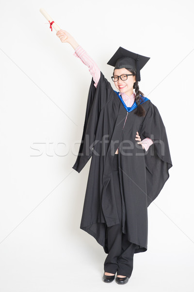 Boldog egyetemi hallgató érettségi talár sapka kéz Stock fotó © szefei