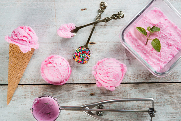 Haut vue fraise crème glacée gaufre cône [[stock_photo]] © szefei