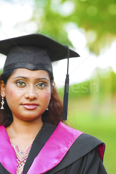 Fiatal ázsiai indiai női mosolyog szabadtér Stock fotó © szefei