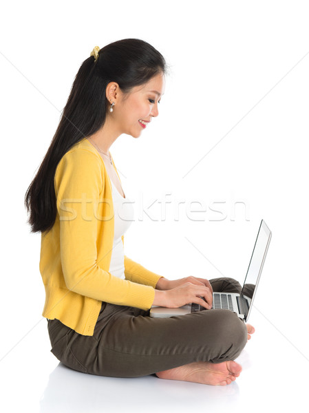 вид сбоку азиатских девушки ноутбук компьютер Сток-фото © szefei