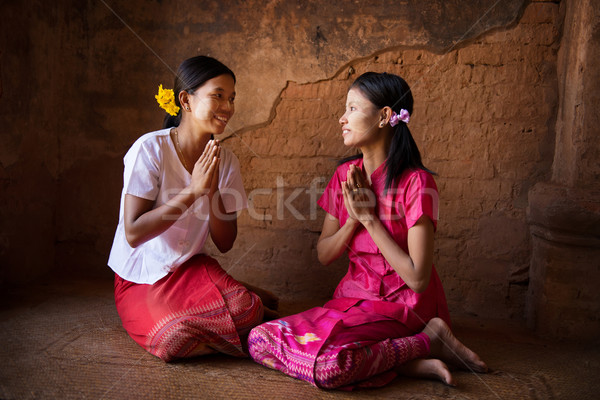 Сток-фото: два · молодые · Мьянма · девочек · молиться · храма