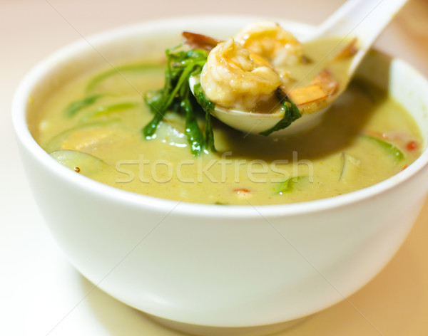 Verde curry soplar tailandés camarón leche Foto stock © szefei