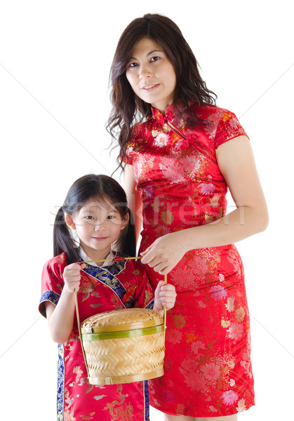 Orientalisch Familie chinesisch rot Kleid Stock foto © szefei