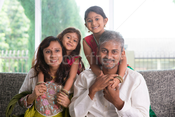 Feliz indio padres ninos casa de la familia Asia Foto stock © szefei
