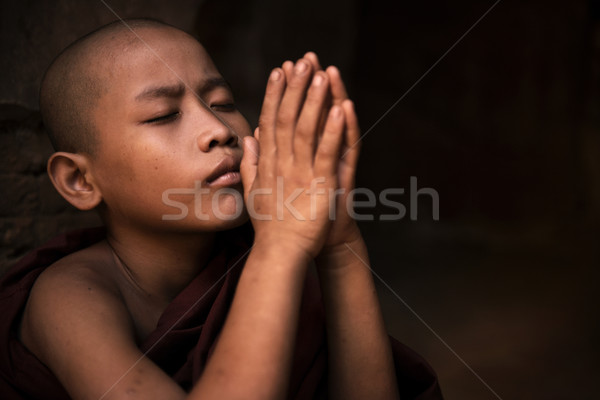 Dua genç küçük keşiş dua eden Stok fotoğraf © szefei
