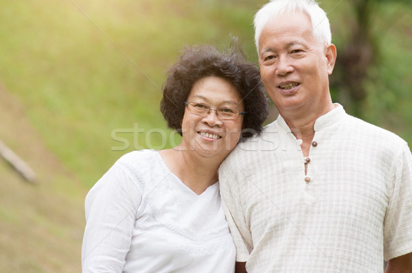 Idoso asiático casal sorridente ao ar livre feliz Foto stock © szefei