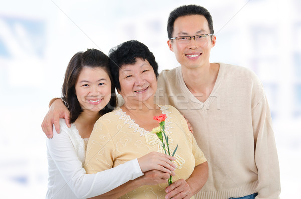 Anyák nap otthon ázsiai családi otthon felnőtt Stock fotó © szefei