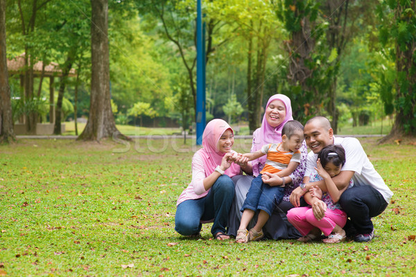 [[stock_photo]]: Asian · musulmans · famille · mode · de · vie · famille · heureuse