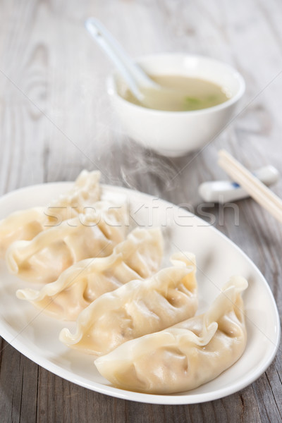 Cuisine asiatique fraîches boulette plaque soupe alimentaires chinois Photo stock © szefei