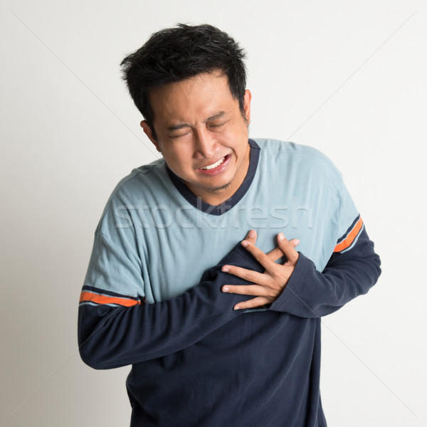 Asian mężczyzna piersi bolesny Zdjęcia stock © szefei