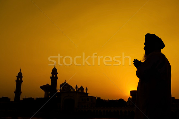 Silueta sij oración templo edificio amanecer Foto stock © szefei