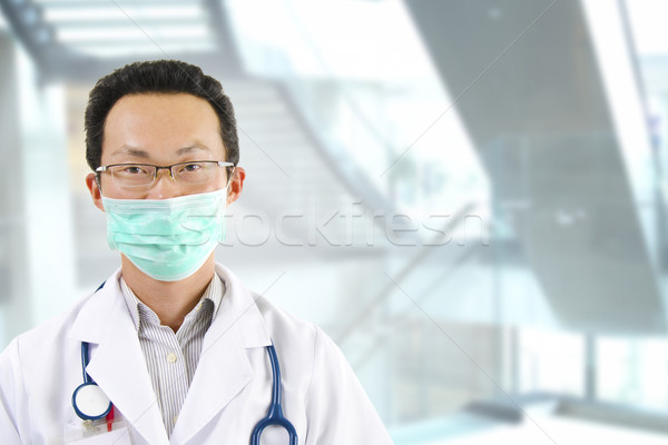 Asia doctor de sexo masculino cara máscara retrato pie Foto stock © szefei