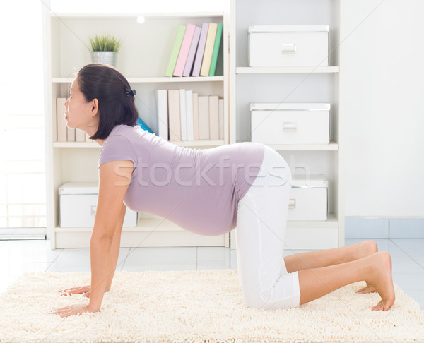 Prenataal yoga home moederschap gezondheid Stockfoto © szefei