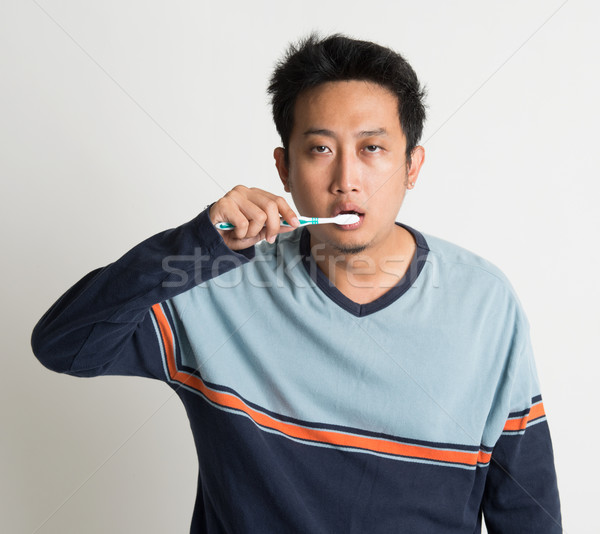ázsiai fickó fogmosás délkelet férfi álmos Stock fotó © szefei
