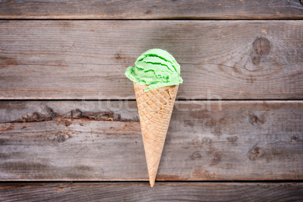 Fölött kilátás zöld tea fagylalttölcsér fagylalt waffle Stock fotó © szefei