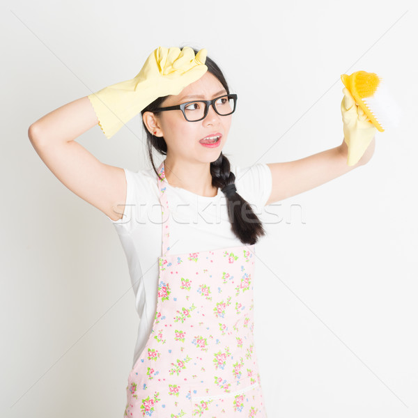 Jonge vrouw schoonmaken borstel jonge asian vrouw Stockfoto © szefei