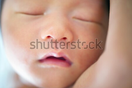 新 天生的 嬰兒 睡眠 關閉 亞洲的 商業照片 © szefei