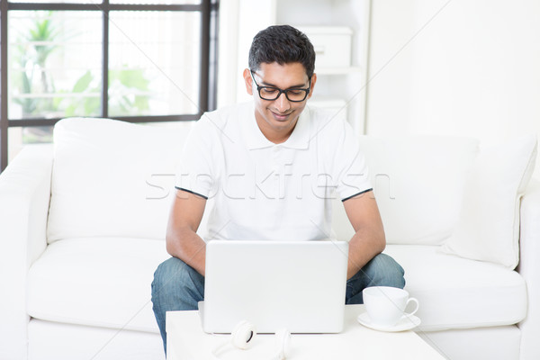 [[stock_photo]]: Indian · Guy · maison · jeunes · commencer