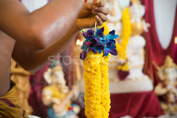 Para cima flor grinalda amarrar tradicional indiano Foto stock © szefei