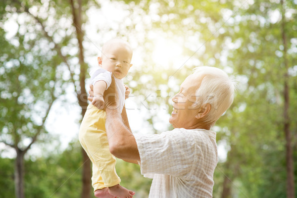 Foto d'archivio: Nonno · nipote · esterna · nonno · baby · asian