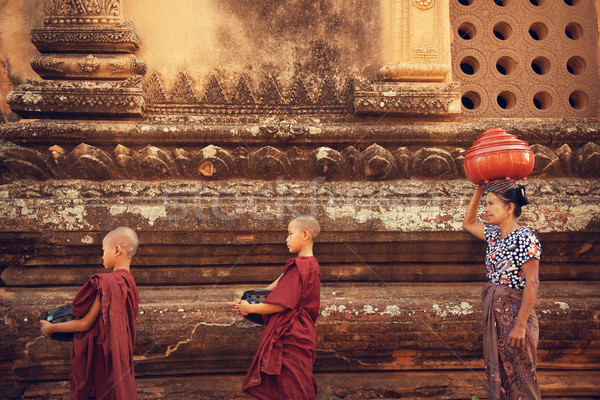 Budist yürümek eski Myanmar sokak Stok fotoğraf © szefei