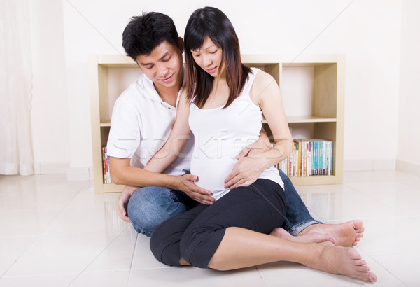 Asiatic cuplu sotul luni gravidă sotie Imagine de stoc © szefei