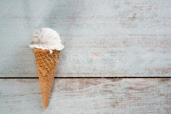 酸奶 冰淇淋 晶圓 錐體 頂部 視圖 商業照片 © szefei